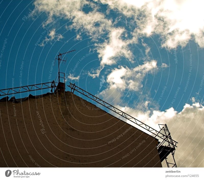 Himmel Wolken Haus Fassade Dach Baugerüst Antenne Architektur Schornstein Rüstung