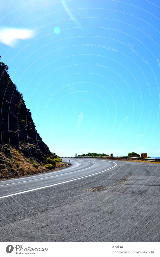 Kurve Natur Landschaft Erde Himmel Wolkenloser Himmel Schönes Wetter Pflanze Sträucher Hügel Felsen Straße Stein Beton Unendlichkeit blau braun grau grün