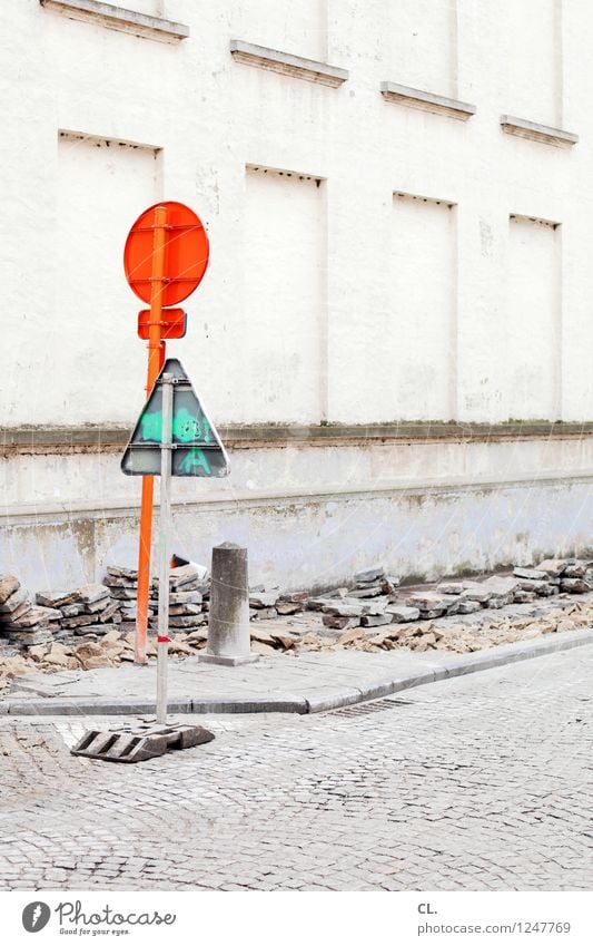 endwarnung Baustelle Handwerk Mauer Wand Verkehr Verkehrswege Straßenverkehr Wege & Pfade Kopfsteinpflaster Stein Schilder & Markierungen Hinweisschild