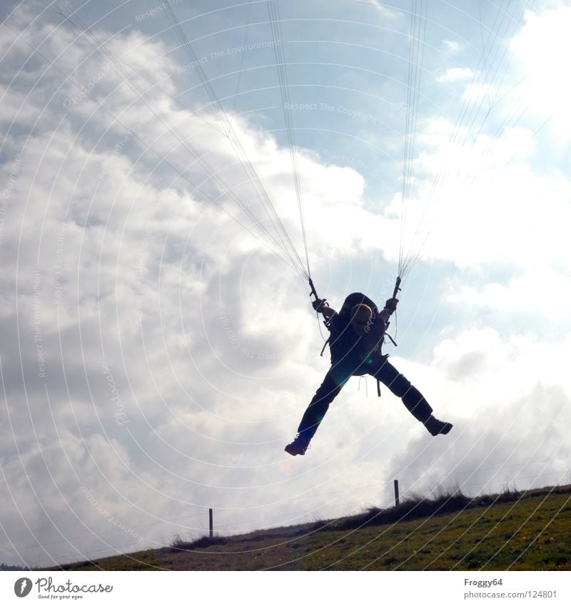 Aufgehängt-X Gleitschirmfliegen Farbenspiel himmelblau Romantik Starterlaubnis Kontrast Südbaden grün Schauinsland Kontrollblick Wolken Kumulus Horizont Baum