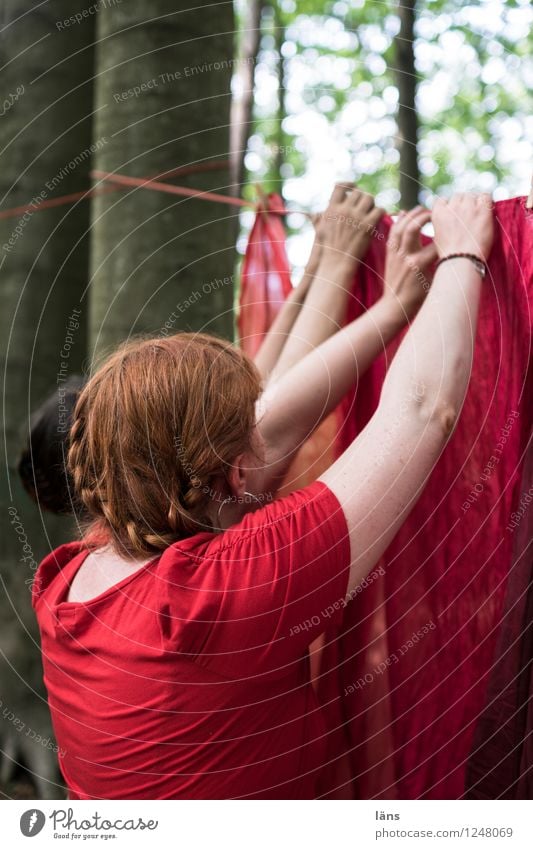 pZ3 l Waschtag Mensch feminin Frau Erwachsene Leben Arme Hand 2 Natur Landschaft Sommer Baum Wald Bekleidung Stoff Haare & Frisuren Zopf