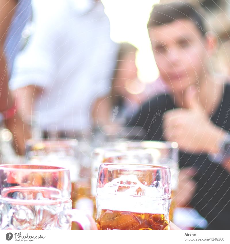 passt! Getränk trinken Alkohol Bier Bierkrug Feste & Feiern Oktoberfest Jahrmarkt Mensch Leben Menschengruppe Flüssigkeit Fröhlichkeit lecker gold orange weiß