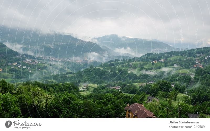 Valle Imagna Ferien & Urlaub & Reisen Tourismus Ausflug Sommer Sommerurlaub Berge u. Gebirge Umwelt Natur Landschaft Pflanze Himmel Wolken Nebel Baum Wald Alpen