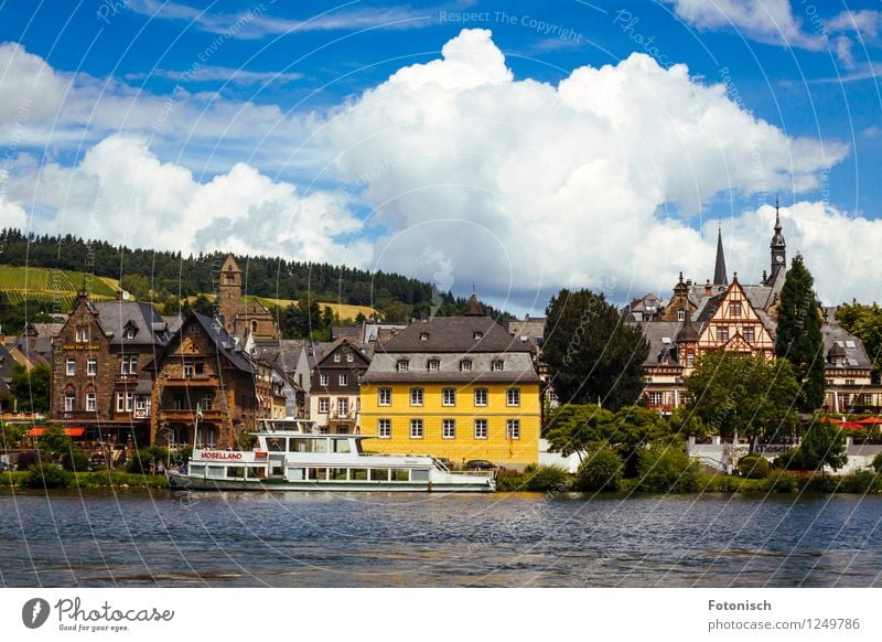 Traben-Trarbach Moselland Ferien & Urlaub & Reisen Fluss Traben-Trabach Dorf Architektur Historische Bauten Kreuzfahrt Passagierschiff alt historisch Farbfoto