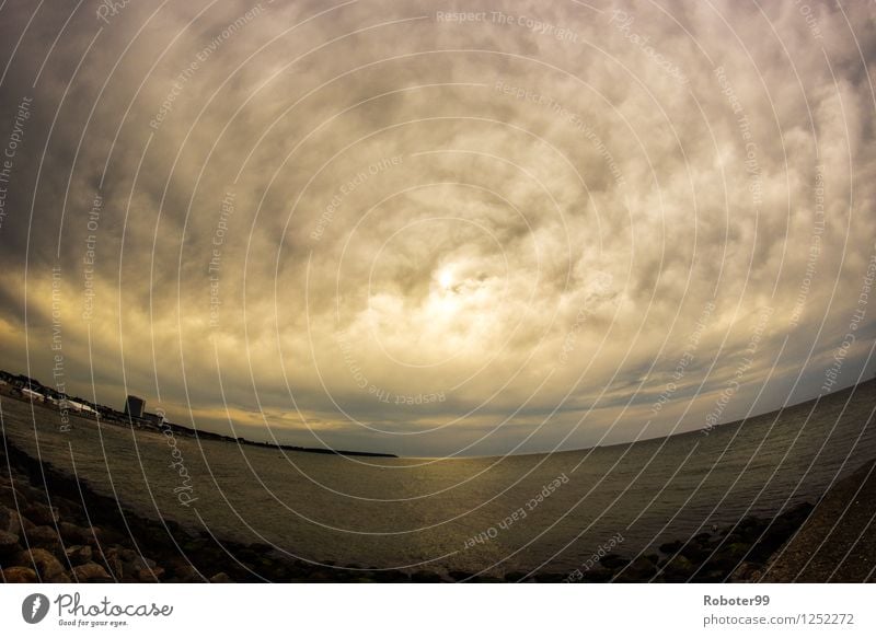 Mächtige Wolke Landschaft Luft Wasser Wolken Horizont Meer Stein Energie Ferne Farbfoto Außenaufnahme Tag Gegenlicht Starke Tiefenschärfe Fischauge