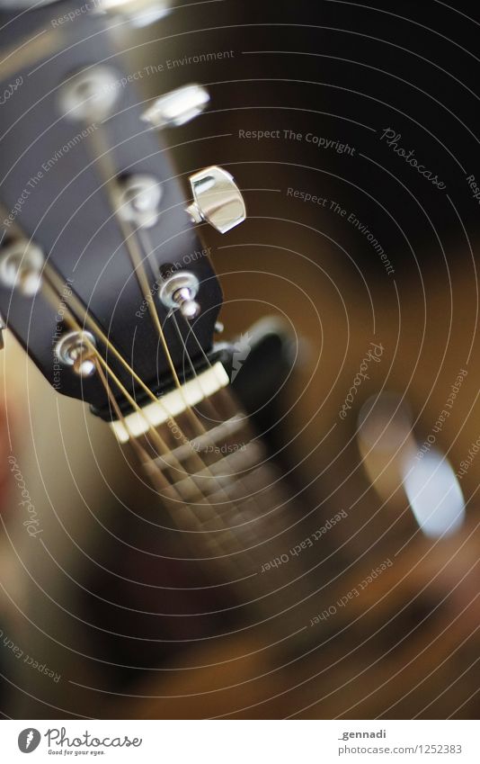 Rockstar Unterhaltungselektronik Gitarre Spielen Rockmusiker Saiteninstrumente Musik Messinstrument Farbfoto Menschenleer Textfreiraum oben Textfreiraum unten