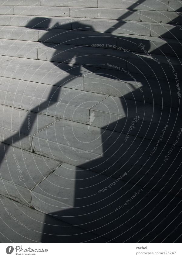 Fremder Begleiter Haus Baustelle Mensch Gebäude Architektur Treppe Beton Linie stehen warten einfach hell Gefühle Ordnung Phantom Schlagschatten erschließen