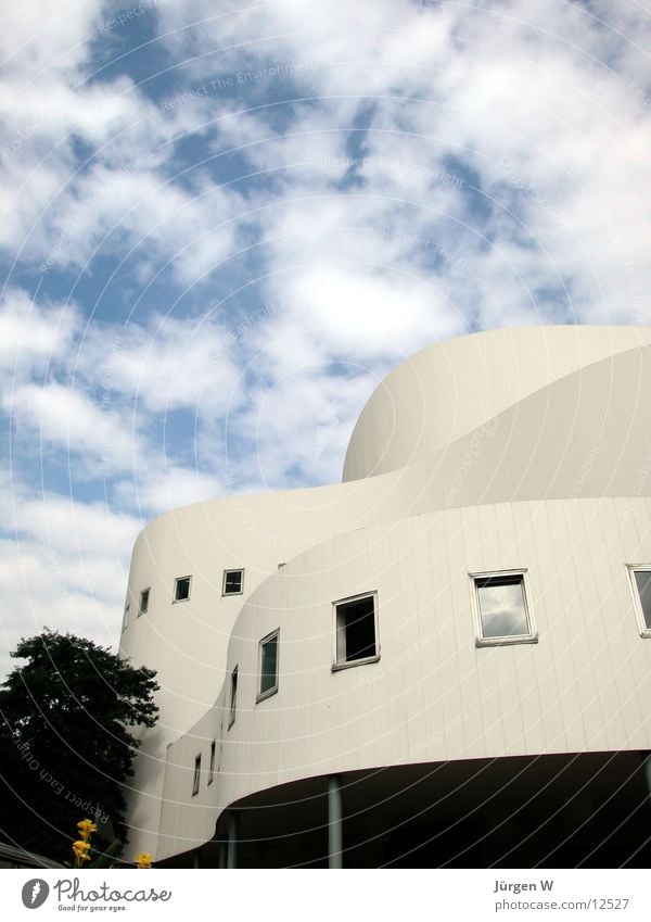 Schwingungen 1 Theater schwingen Wolken Himmel Architektur Düsseldorf architecture theatre oscillations sky clouds