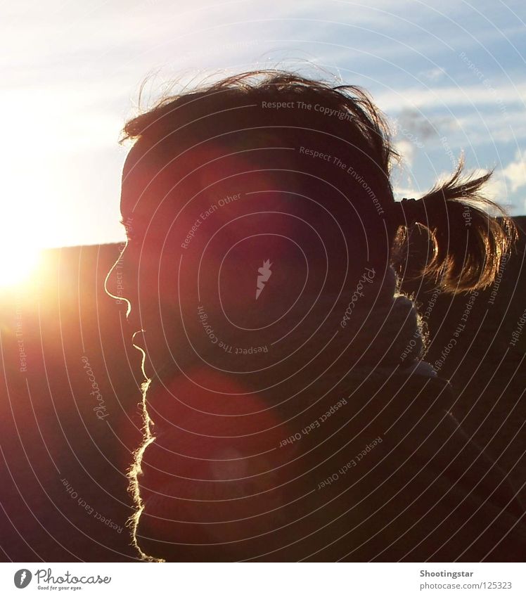 shine Silhouette Beleuchtung Sonnenuntergang glänzend Gegenlicht Physik genießen Frau Gesicht face Lichterscheinung dem Licht entgegen Wärme