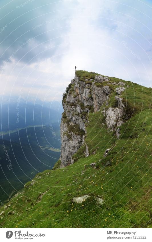 keinen Schritt weiter Ferien & Urlaub & Reisen Ferne Sommer Berge u. Gebirge wandern 1 Mensch Natur Landschaft Erde Himmel Wolken Frühling Felsen atmen