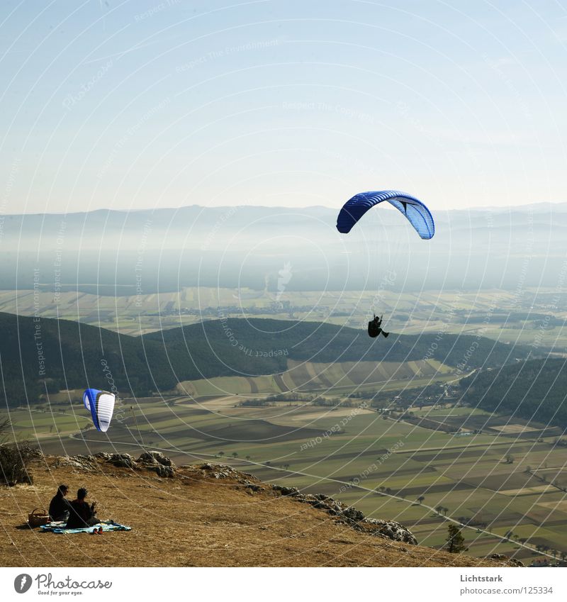 bin oben Gleitschirm Luft Freizeit & Hobby rot Wärme Gleitschirmfliegen Beginn Luftaufnahme Bundesland Niederösterreich Österreich Tourismus Sportveranstaltung