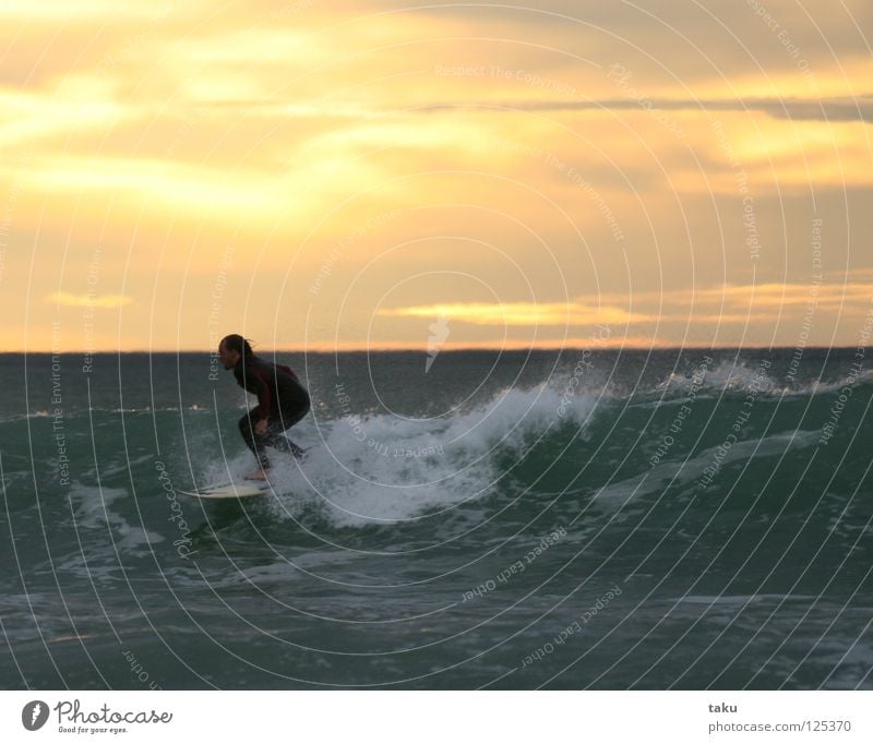 SUNRISE SURF II Neuseeland Südinsel Surfer Surfbrett springen Wassersport p.b waves breaking sea exciting Coolness fun watching sunrise early in the morning