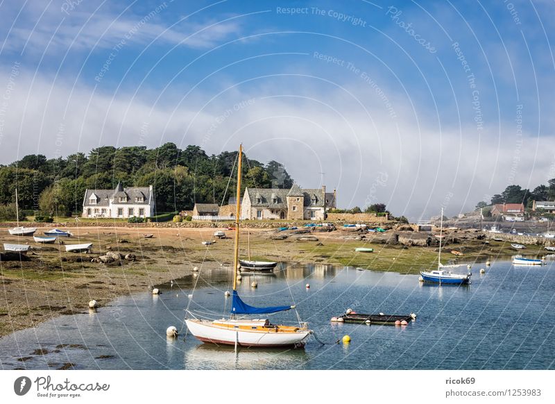 Hafen in der Bretagne Erholung Ferien & Urlaub & Reisen Haus Natur Landschaft Wolken Baum Küste Gebäude Sehenswürdigkeit Wasserfahrzeug Tourismus Atlantik