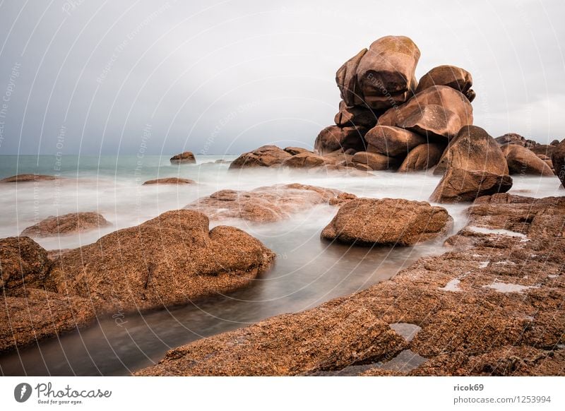 Atlantikküste in der Bretagne Erholung Ferien & Urlaub & Reisen Natur Landschaft Wolken Felsen Küste Sehenswürdigkeit Stein Ploumanac’h Rosa Granitküste