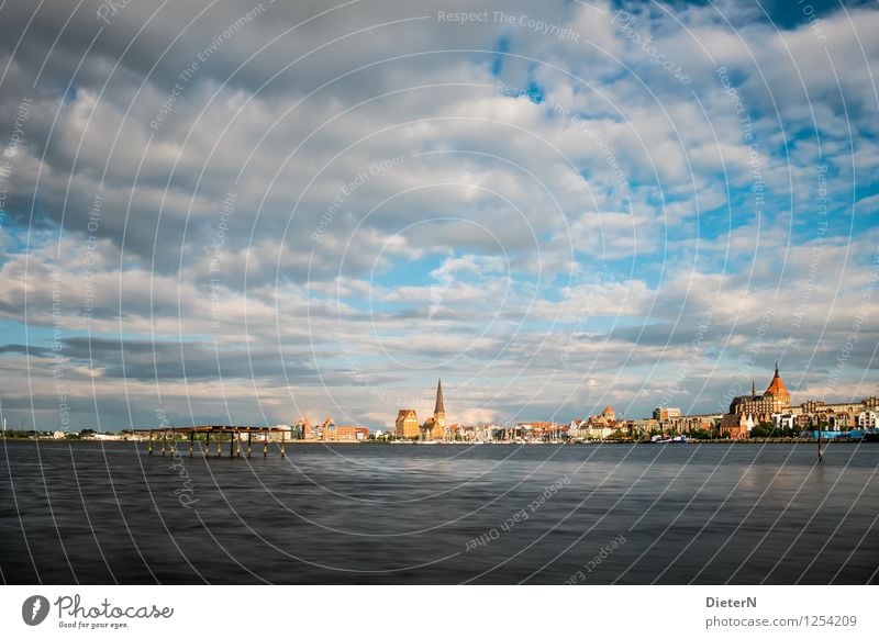 Skyline Rostock Mecklenburg-Vorpommern Deutschland Europa Stadt Hafenstadt Altstadt Menschenleer Haus Kirche Bauwerk Gebäude Architektur Sehenswürdigkeit