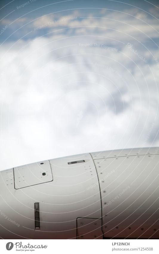 Up up to the Sky. Ferien & Urlaub & Reisen Tourismus Ausflug Luft Himmel Wolken fliegen bedrohlich hoch retro Hilfsbereitschaft Abenteuer Angst Krieg Tod