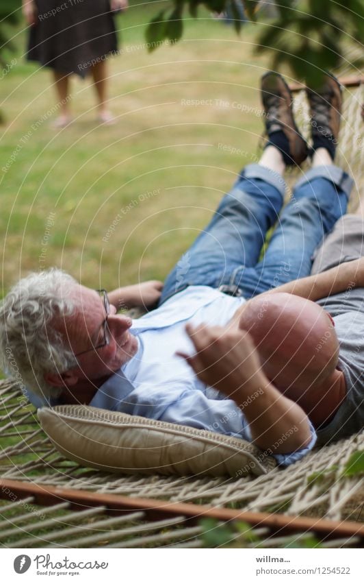 lustige Männerfreundschaft in der Hängematte 2 Fröhlichkeit Einigkeit Zusammensein Lebensfreude Freude Zufriedenheit Erholung Freizeit & Hobby Sommer