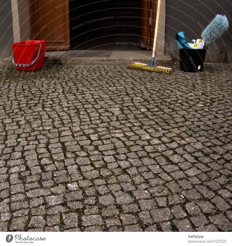 frühjahrsputz Reinigen Hausmeister Flur Hauseingang Treppenhaus Mieter Sauberkeit Besen Eimer kehrwoche putzzeug dreckig schrubben cleaning putzkraft