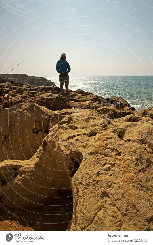 Blick in die Ferne Mensch feminin Körper 1 18-30 Jahre Jugendliche Erwachsene Umwelt Natur Landschaft Himmel Wolkenloser Himmel Horizont Sonne Sommer Wetter