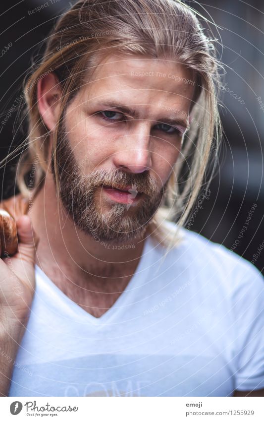 nah maskulin Junger Mann Jugendliche Gesicht 1 Mensch 18-30 Jahre Erwachsene Haare & Frisuren blond langhaarig Bart Vollbart Coolness schön einzigartig Farbfoto