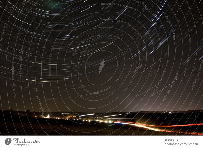 sternenstrudel über niederbayern Drehung dunkel Niederbayern Dorf Stadt fahren Licht Beleuchtung Kirchturm Sternbild Polarstern mehrfarbig Langzeitbelichtung