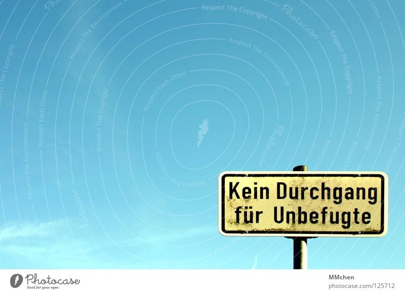 Nachricht von Petrus Hölle Wetter Wolken azurblau weiß Verbote Barriere geschlossen Hinweisschild Himmel Straßennamenschild Schilder & Markierungen