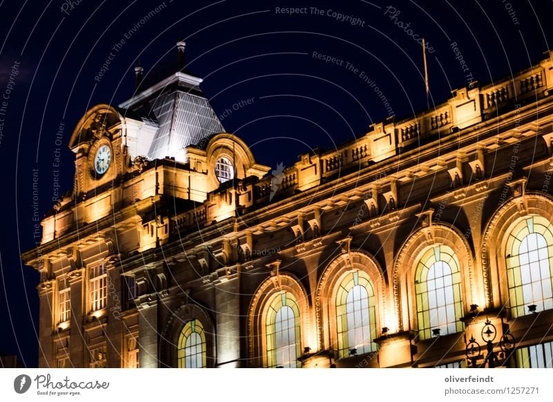 Porto VII - Estação de São Bento Ferien & Urlaub & Reisen Tourismus Ausflug Sightseeing Städtereise Portugal Stadt Stadtzentrum Altstadt Menschenleer Haus