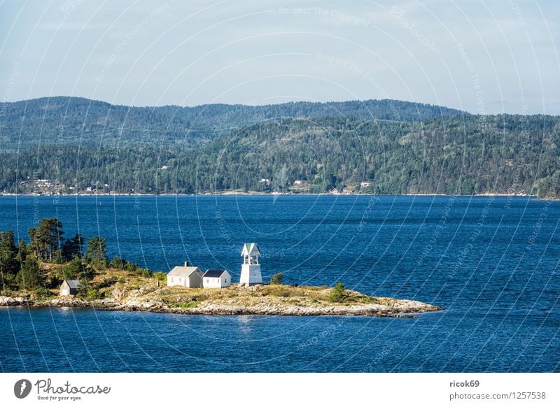 Leuchtturm im Oslofjord Erholung Ferien & Urlaub & Reisen Insel Haus Natur Landschaft Wasser Wolken Baum Wald Küste Fjord Stadt Gebäude Architektur Idylle