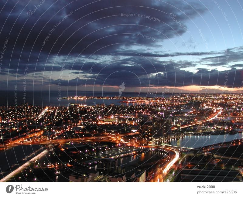 Melbourne at Night Nacht Nachtleben Australien Stadt Wolken Licht Freiheit Nachtschwärmer Studienreise Himmel blau Wasser Straße romatisch