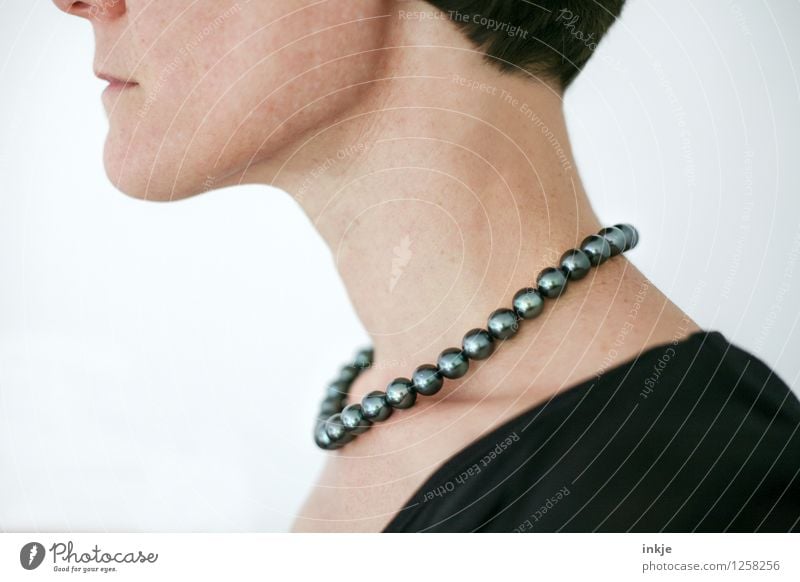 Meeresschatz Lifestyle Reichtum Stil schön Frau Erwachsene Leben Hals Frauenhals 1 Mensch Schmuck Halskette Kollier Perlenkette Tahiti authentisch elegant