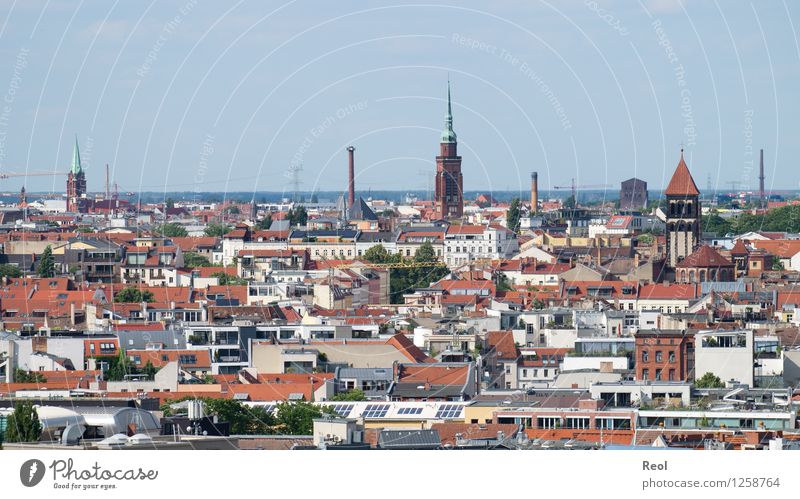 Dächer und Türme Himmel Berlin Stadt Hauptstadt Stadtzentrum bevölkert Haus Kirche Gebäude Dach Kirchturm Kirchturmspitze Ferien & Urlaub & Reisen eckig rot