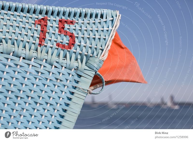 Nummer 15 mit Aussicht Ziffern & Zahlen blau orange Freiheit Freizeit & Hobby Horizont Leben Lebensfreude Tradition Umwelt Strandkorb Küste Segelboot Schutz