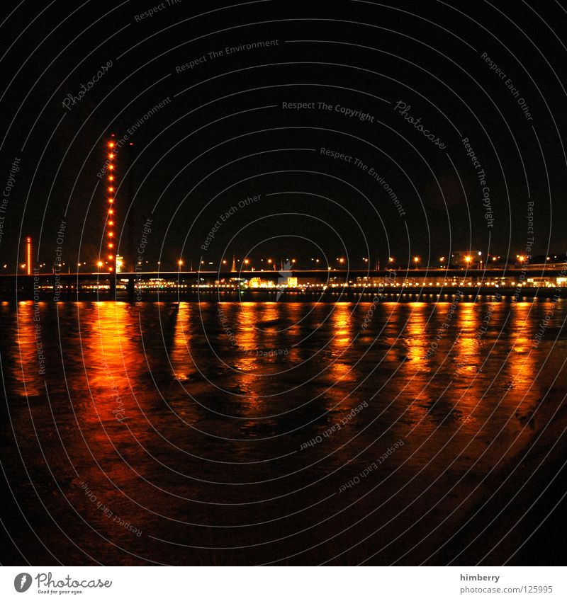 golden gate case Stadt Lifestyle Nachtleben senden Funkturm Langzeitbelichtung Belichtung Stadtleben Hochhaus Brücke Düsseldorf Abend modern Straße blau Skyline