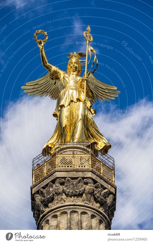 Siegessäule Ferien & Urlaub & Reisen Tourismus Wolken Hauptstadt Stadtzentrum Bauwerk Architektur Sehenswürdigkeit Wahrzeichen Denkmal blau Figur Berlin