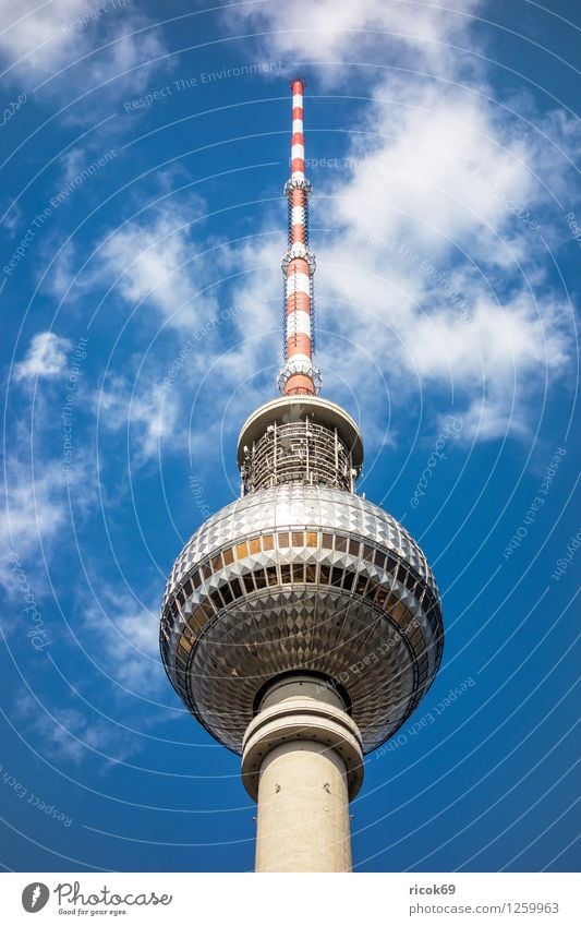 Berliner Fernsehturm Ferien & Urlaub & Reisen Tourismus Wolken Stadt Hauptstadt Stadtzentrum Bauwerk Architektur Sehenswürdigkeit Wahrzeichen blau Deutschland