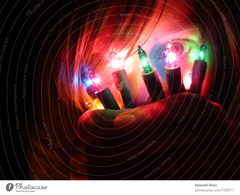faszination lichterkette Licht Lichterkette dunkel Mädchen mehrfarbig verrückt Weihnachten & Advent Langeweile