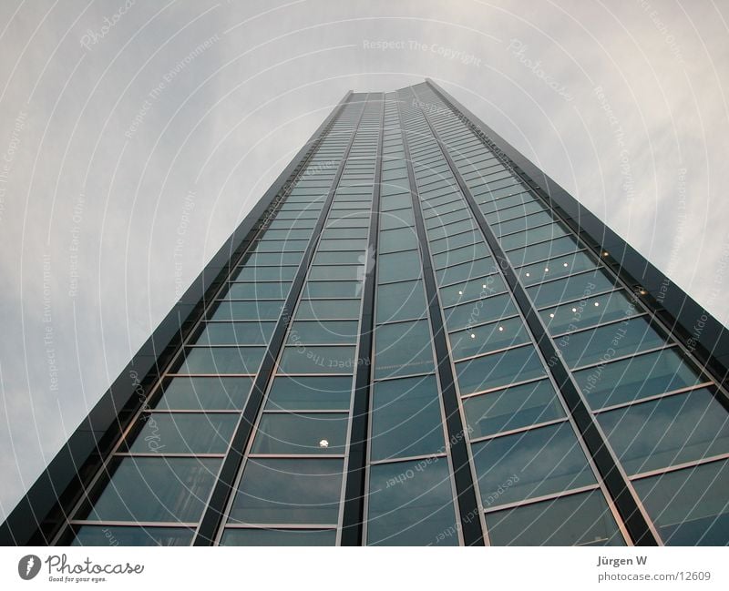 Das höchste Haus 2 Hochhaus Wolken Himmel Fenster Fassade Architektur Düsseldorf hoch architecture building sky clouds window Glas glass Vorderseite