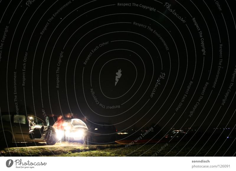 Batterie leer ... Nacht sternenklar Mann Eile Langzeitbelichtung Außenaufnahme Hilfsbereitschaft Himmelskörper & Weltall Freiheit PKW Schönes Wetter