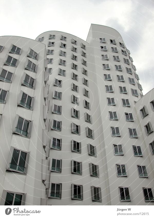 Gehry-Bauten, Düsseldorf Gehry Bauten Haus weiß Architektur neuer zollhof architecture building fensters window white hoch high