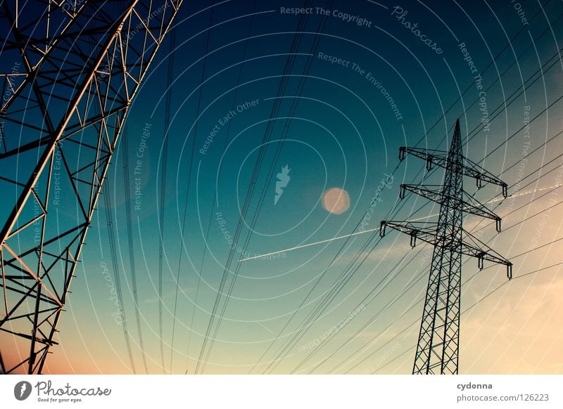 von A nach B Draht Elektrizität Ferne Synthese Dämmerung möglich Energiewirtschaft verteilen Umleitung Ladengeschäft Himmel Verbindung Netz Leitung Eisenbahn