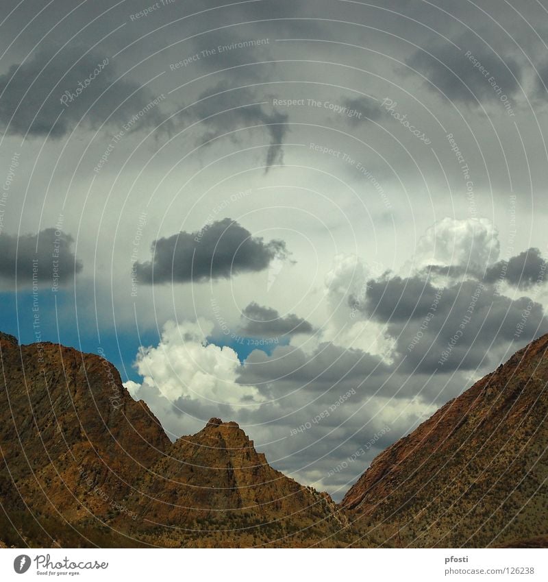 Ruhe vor dem Sturm Wolken Regenwolken Gewitterwolken Berge u. Gebirge Hügel Sträucher Unwetter ruhig Wildnis Argentinien Außenaufnahme Pol- Filter Stimmung