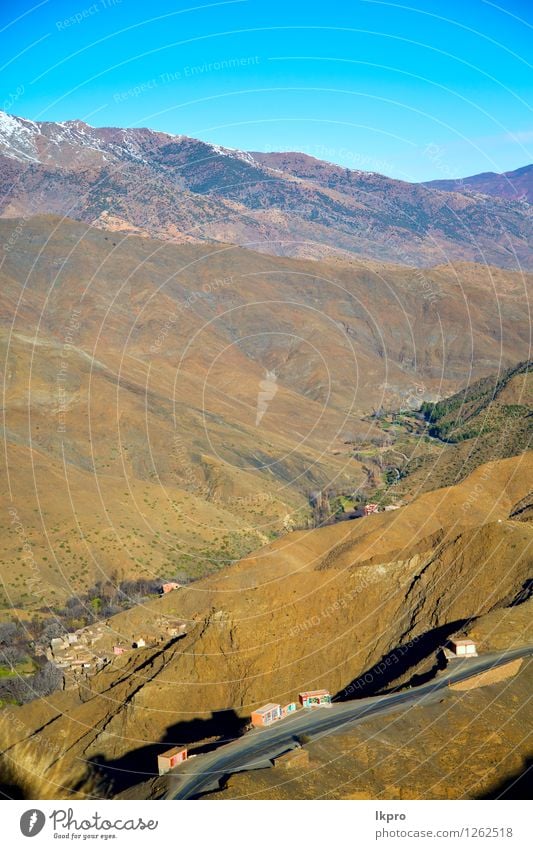 im Boden Afrika Marokko Sommer Schnee Berge u. Gebirge Natur Landschaft Sand Himmel Horizont Klima Hügel Felsen Straße Stein alt Armut gelb Einsamkeit Angst