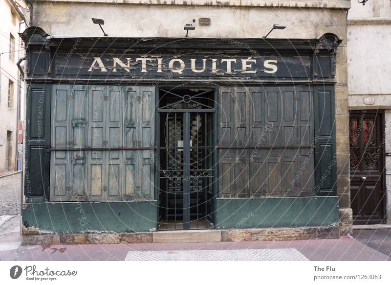 À la recherche du temps perdu Mittelstand Arbeitslosigkeit Beaune Burgund Frankreich Europa Kleinstadt Altstadt Fußgängerzone Menschenleer Haus Gebäude Fassade