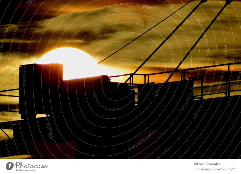 Our sun Umwelt Landschaft Luft Himmel Wolken Sonne Sonnenaufgang Sonnenuntergang Sonnenlicht Sommer Wind Sturm Stadtrand authentisch außergewöhnlich bedrohlich