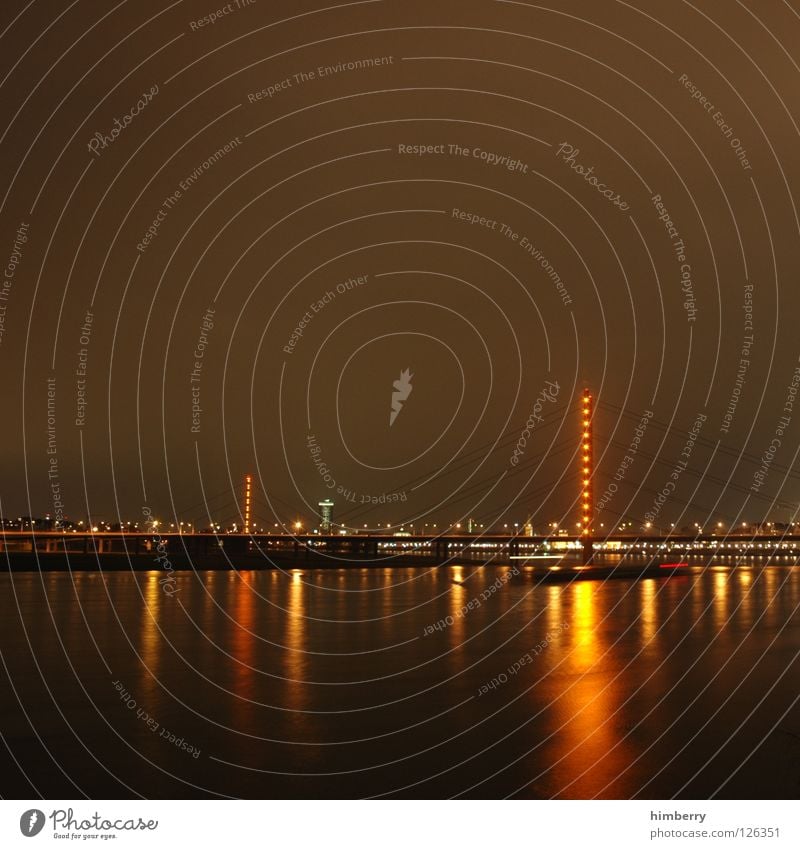 dTown citylights I Stadt Lifestyle Nachtleben senden Funkturm Langzeitbelichtung Belichtung Stadtleben Hochhaus Brücke Düsseldorf Abend modern Straße blau