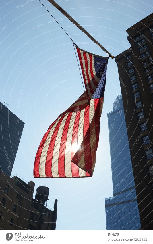 Sterne und Streifen Ferien & Urlaub & Reisen Tourismus Städtereise New York City Manhattan USA Stadt Stadtzentrum Haus Hochhaus Straßenschlucht Fahnenmast