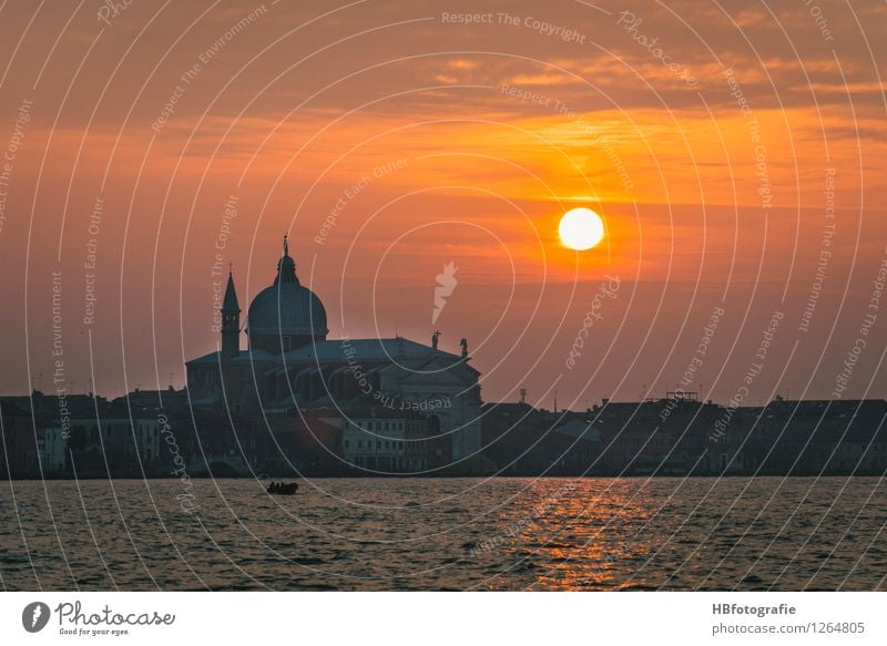 Sunset at Venice Venedig Italien Europa Stadt Stadtzentrum Altstadt Kirche Sehenswürdigkeit Wahrzeichen Denkmal Il Redentore gelb orange Warmherzigkeit Romantik