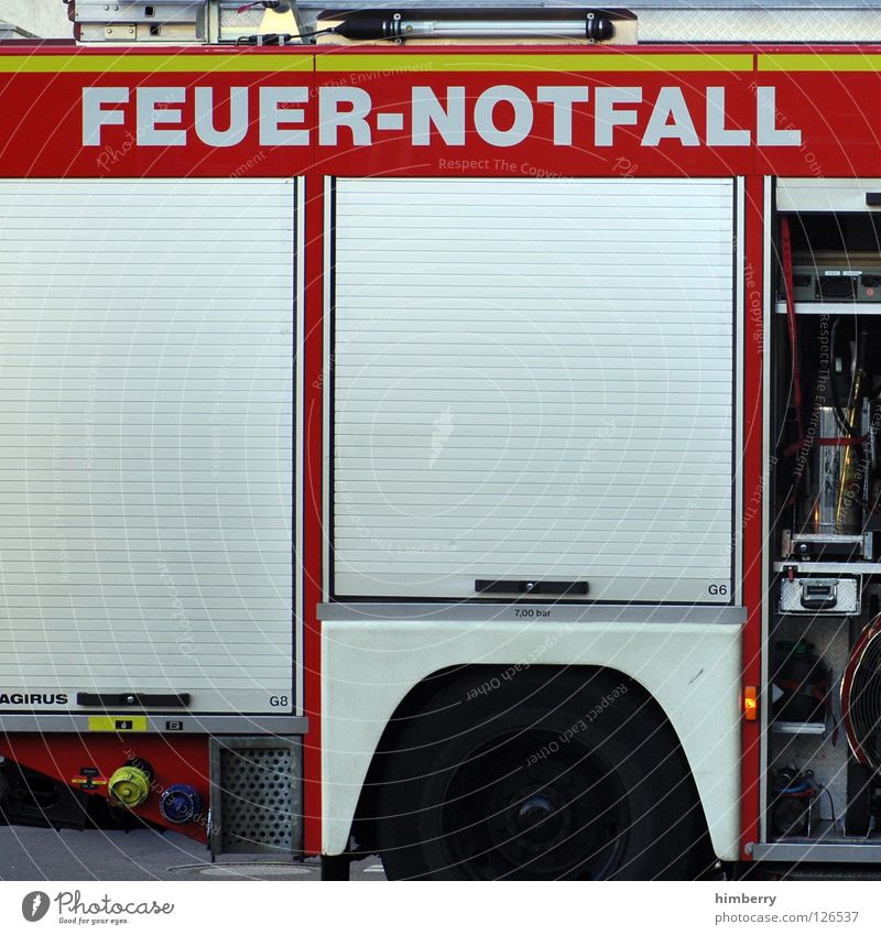 feuer notfall gefährlich Notfall Unfall löschen Brand Arbeit & Erwerbstätigkeit Warnhinweis Warnschild Feuerwehr Respekt bedrohlich feuerwehrman firefighter