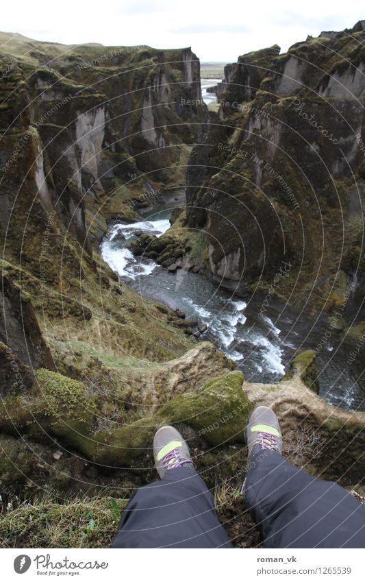 Durch diese hohle Gasse... Umwelt Natur Landschaft Pflanze Urelemente Erde Wasser Gras Moos Felsen Schlucht Bach Wasserfall ästhetisch hoch blau grau grün Glück