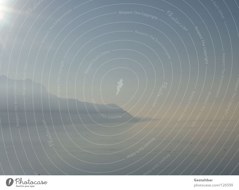 Nicht zu viel und nicht zu wenig. Genfer See Sonnenuntergang Schweiz Winter Romantik gestaltbar Lac Léman Alpen Wasser Berge u. Gebirge Schnee Im Wasser treiben